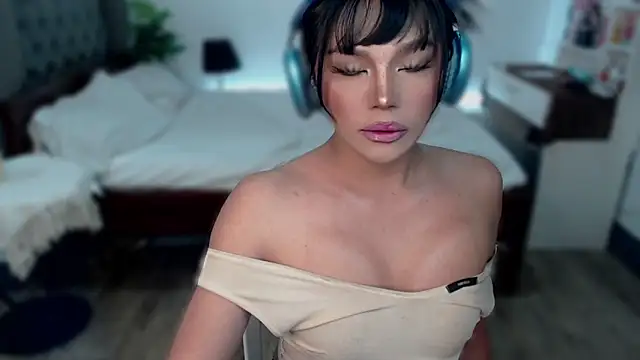 Snapshot of liaa_lurrecams chatting on November 27, 1:24 pm liaa lurrecams online show from November 27, 1:24 pm