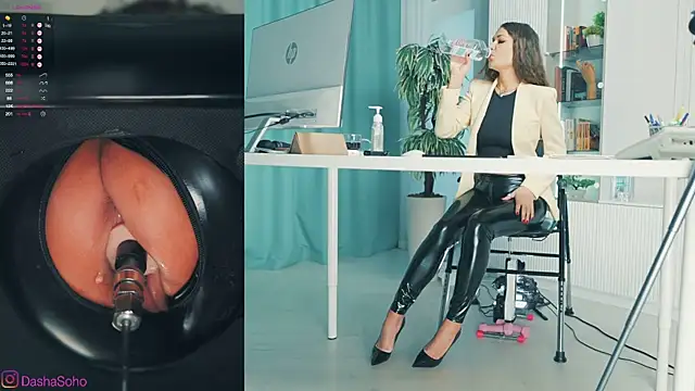 Snapshot of art_porno chatting on October 17, 1:31 am art porno online show from October 17, 1:31 am