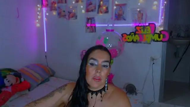 Snapshot of sweet_vanessa_22 chatting on December 7, 3:58 am sweet vanessa 22 online show from December 7, 3:58 am