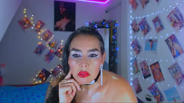 Snapshot of sweet_vanessa_22 chatting on March 8, 3:50 am sweet vanessa 22 online show from March 8, 3:50 am