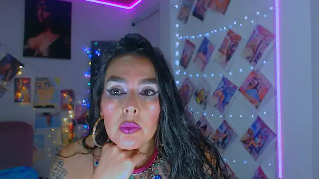 Snapshot of sweet_vanessa_22 chatting on October 19, 3:29 am sweet vanessa 22 online show from October 19, 3:29 am