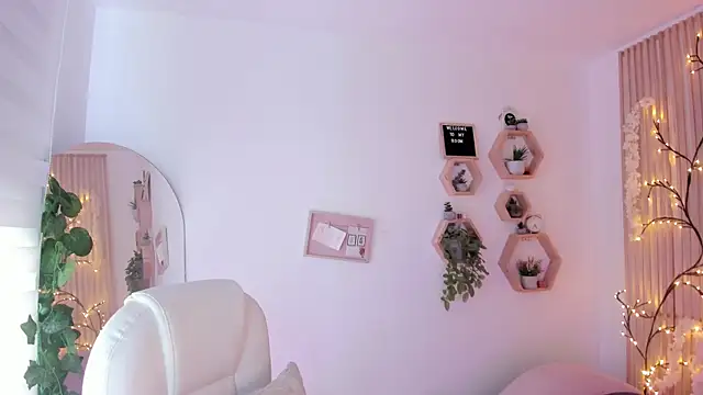 paulinacostello online show from October 10, 3:55 pm