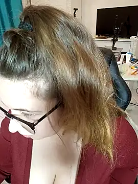 Snapshot of DienkaGreen chatting on November 6, 5:08 am DienkaGreen online show from November 6, 5:08 am