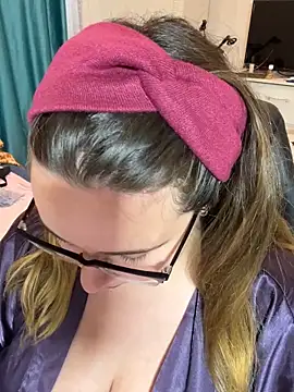 Snapshot of DienkaGreen chatting on November 18, 8:08 am DienkaGreen online show from November 18, 8:08 am