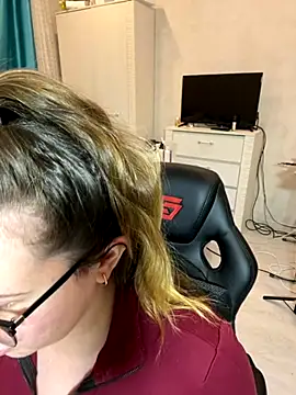 Snapshot of DienkaGreen chatting on November 29, 6:44 pm DienkaGreen online show from November 29, 6:44 pm