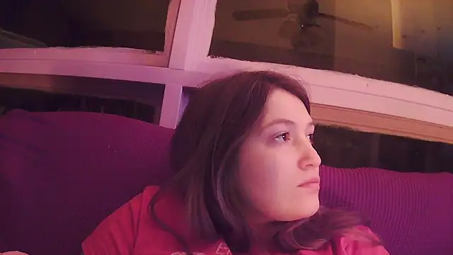 Snapshot of Angelk43 chatting on February 18, 7:04 am Angelk43 online show from February 18, 7:04 am