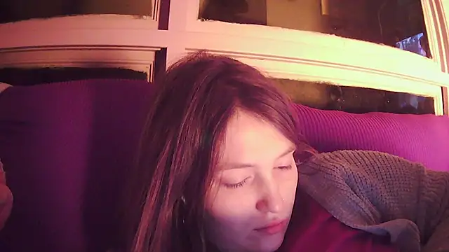 Snapshot of Angelk43 chatting on February 19, 6:53 am Angelk43 online show from February 19, 6:53 am