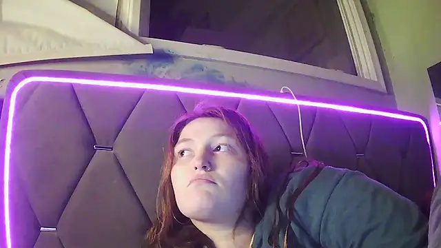 Snapshot of Angelk43 chatting on March 14, 5:24 am Angelk43 online show from March 14, 5:24 am