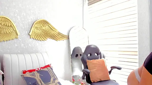 EmmaFerrary online show from March 13, 6:14 pm