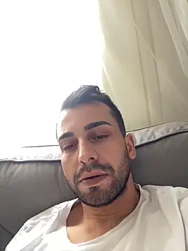 Snapshot of Emre-34 chatting on November 10, 10:03 am Emre-34 online show from November 10, 10:03 am