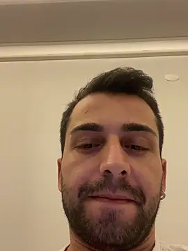 Snapshot of Emre-34 chatting on November 22, 10:20 pm Emre-34 online show from November 22, 10:20 pm