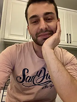 Snapshot of Emre-34 chatting on December 22, 10:29 pm Emre-34 online show from December 22, 10:29 pm