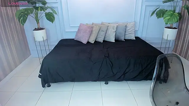 cintiagreyx online show from March 28, 11:32 am