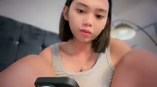 Snapshot of GenesisCastillano chatting on February 10, 1:55 pm GenesisCastillano online show from February 10, 1:55 pm