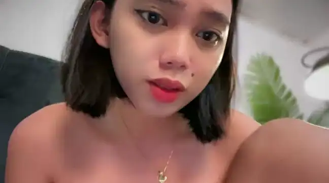 Snapshot of GenesisCastillano chatting on February 22, 11:24 pm GenesisCastillano online show from February 22, 11:24 pm