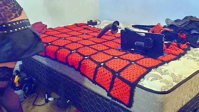 Snapshot of DoMeDoggyDiana chatting on October 24, 12:56 pm DoMeDoggyDiana online show from October 24, 12:56 pm