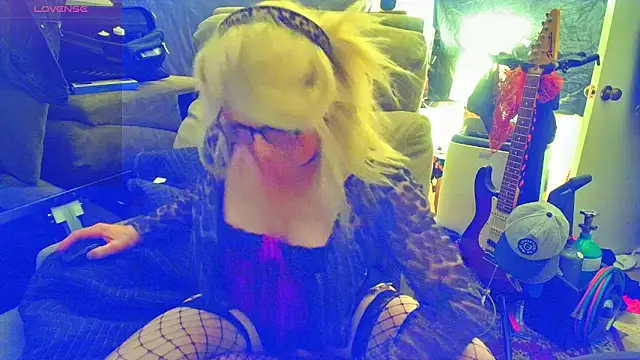 Snapshot of DoMeDoggyDiana chatting on March 20, 8:52 am DoMeDoggyDiana online show from March 20, 8:52 am
