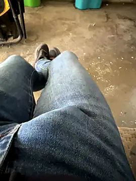 Snapshot of MAHKE12 chatting on October 13, 8:36 am MAHKE12 online show from October 13, 8:36 am