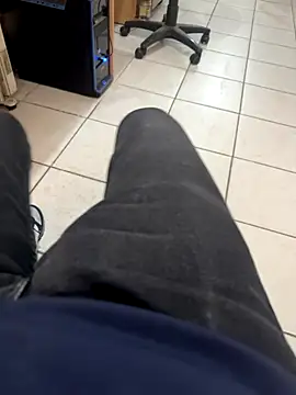 Snapshot of MAHKE12 chatting on November 7, 9:31 am MAHKE12 online show from November 7, 9:31 am