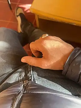 Snapshot of MAHKE12 chatting on November 27, 10:28 am MAHKE12 online show from November 27, 10:28 am