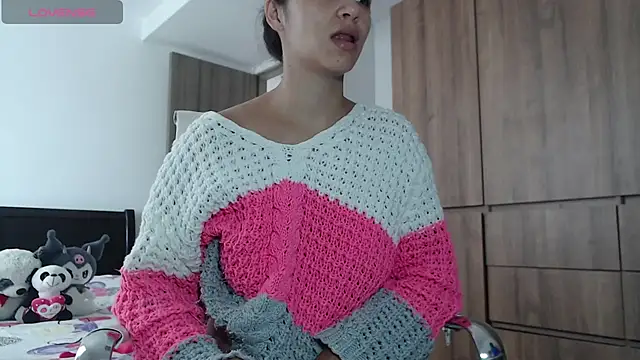 emma1005 online show from March 14, 4:40 pm