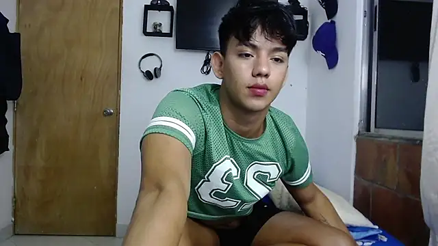 Snapshot of Apolo__lommelli chatting on March 2, 4:50 am Apolo lommelli online show from March 2, 4:50 am