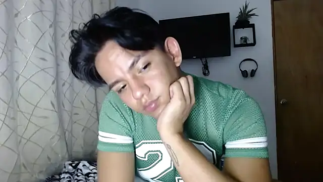 Snapshot of Apolo__lommelli chatting on March 12, 3:57 am Apolo lommelli online show from March 12, 3:57 am