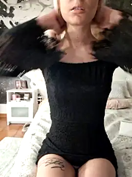 Snapshot of MarikaWild93 chatting on May 8, 9:09 pm MarikaWild93 online show from May 8, 9:09 pm