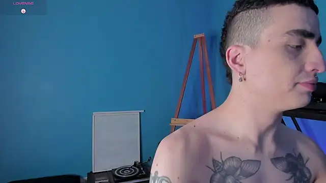 Snapshot of syd_onfire chatting on November 21, 7:01 pm syd onfire online show from November 21, 7:01 pm