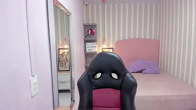 LORELAIGIVEN online show from February 7, 12:31 pm