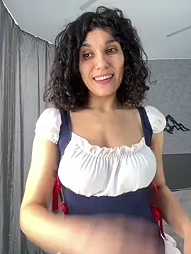  CurlySue  online show from February 27, 9:54 am