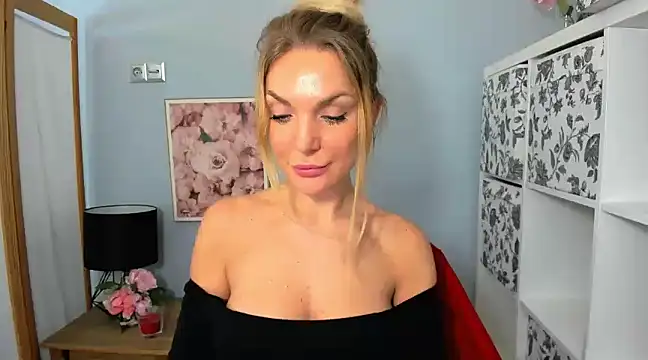 AulloraHoney online show from December 19, 6:56 pm