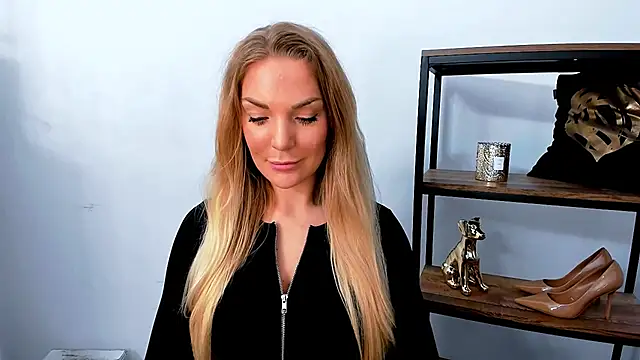 AulloraHoney online show from April 1, 5:19 am