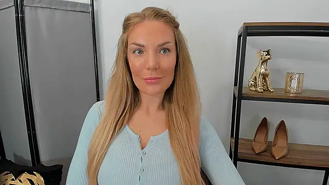 Snapshot of AulloraHoney chatting on June 16, 5:21 am AulloraHoney online show from June 16, 5:21 am