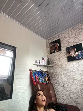 Little Amber6 online show from December 3, 9:01 pm