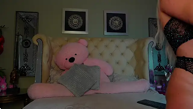 Snapshot of Squirt_Tanya chatting on February 1, 2:58 am Squirt Tanya online show from February 1, 2:58 am