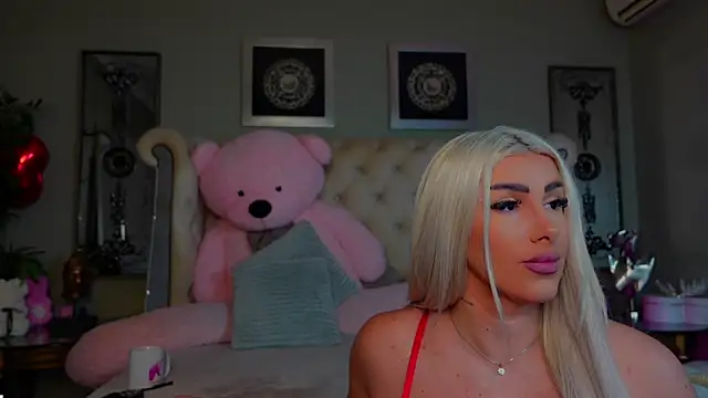 Snapshot of Squirt_Tanya chatting on February 3, 11:26 pm Squirt Tanya online show from February 3, 11:26 pm