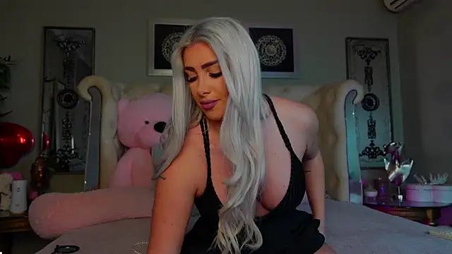 Snapshot of Squirt_Tanya chatting on February 15, 11:25 pm Squirt Tanya online show from February 15, 11:25 pm