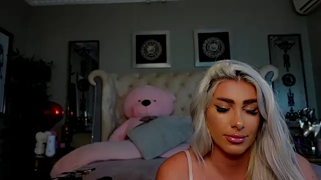 Snapshot of Squirt_Tanya chatting on March 7, 3:19 am Squirt Tanya online show from March 7, 3:19 am