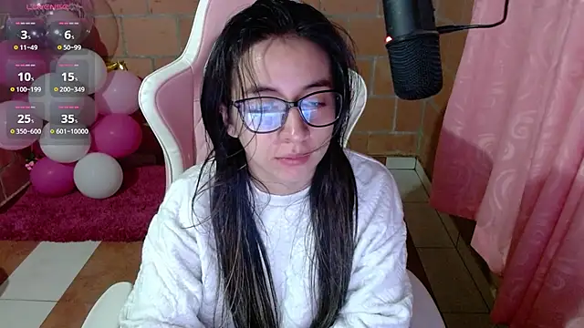 Snapshot of Maggie_Fox3 chatting on June 21, 1:19 am Maggie Fox3 online show from June 21, 1:19 am
