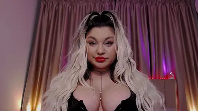 Snapshot of Larissa_K chatting on November 6, 4:41 pm Larissa K online show from November 6, 4:41 pm