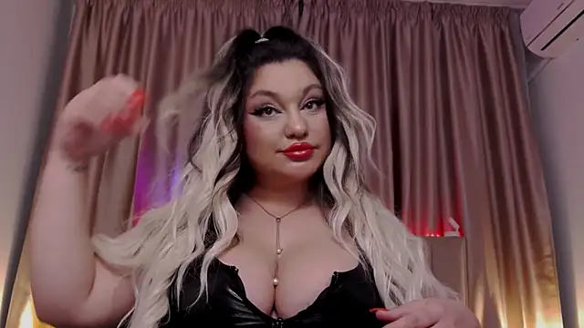 Snapshot of Larissa_K chatting on November 12, 7:46 pm Larissa K online show from November 12, 7:46 pm