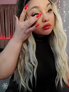 Snapshot of Larissa_K chatting on December 4, 5:39 am Larissa K online show from December 4, 5:39 am