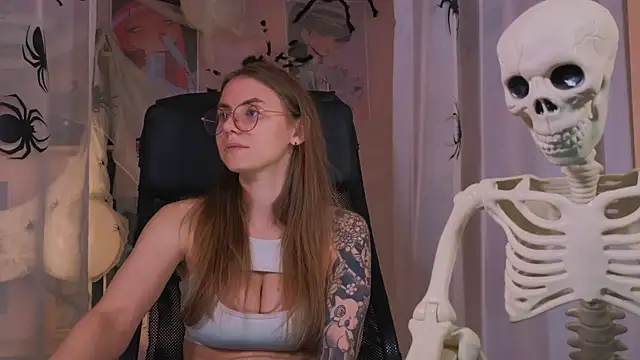 Snapshot of _AnnaStark_ chatting on October 31, 8:21 pm AnnaStark online show from October 31, 8:21 pm