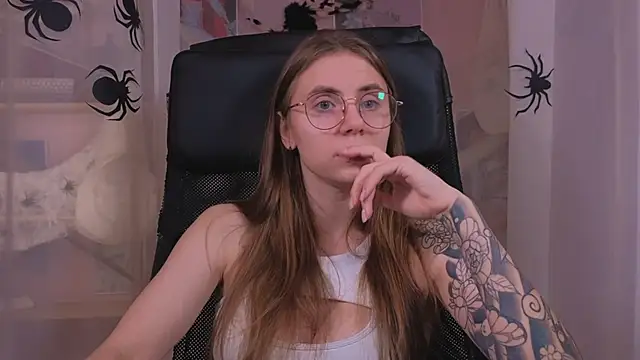 Snapshot of _AnnaStark_ chatting on November 1, 8:11 pm AnnaStark online show from November 1, 8:11 pm