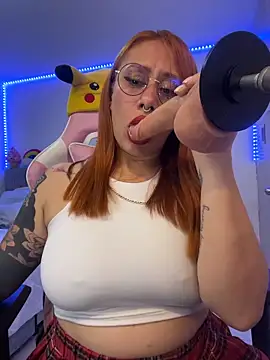 Luna Paris  online show from February 10, 11:31 pm