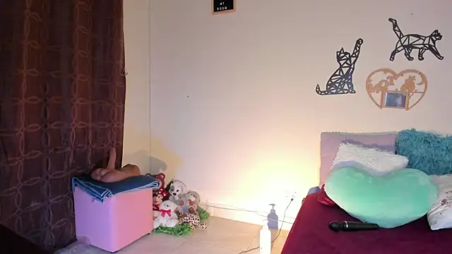 Snapshot of annyluna1 chatting on October 21, 1:28 am annyluna1 online show from October 21, 1:28 am