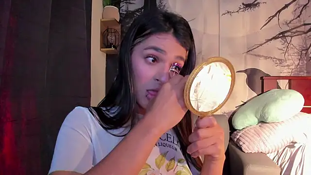 Snapshot of annyluna1 chatting on December 15, 11:42 pm annyluna1 online show from December 15, 11:42 pm