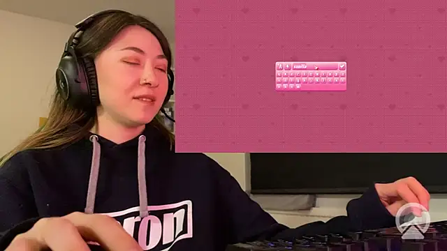 Snapshot of chibi_moon_ chatting on April 13, 7:52 pm chibi moon online show from April 13, 7:52 pm