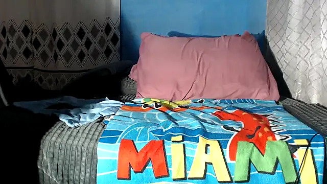 Snapshot of SweetAppleCandyxx chatting on December 30, 5:55 pm SweetAppleCandyxx online show from December 30, 5:55 pm